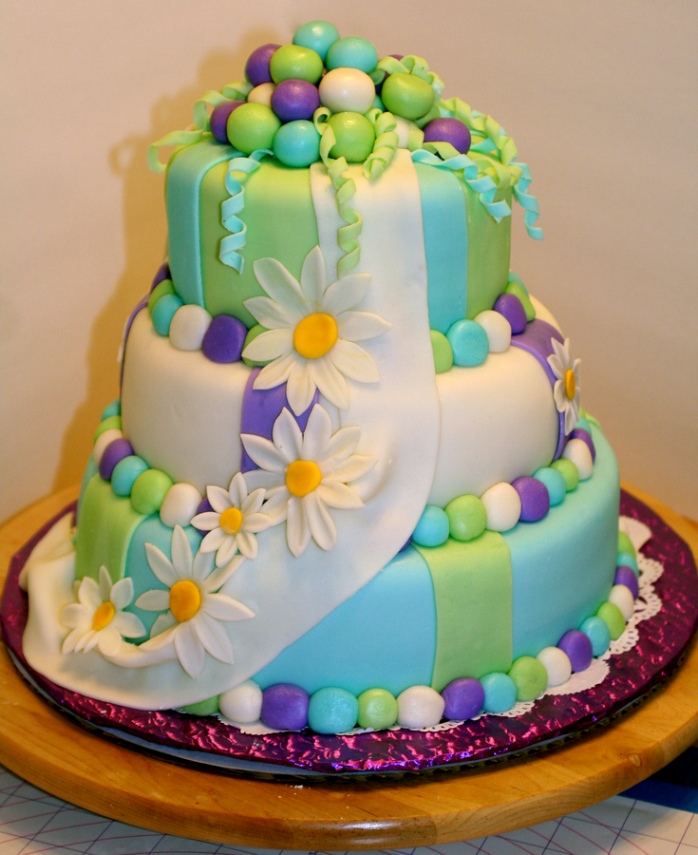 1000+ images about Beautiful 2 tiers cake on Pinterest ...